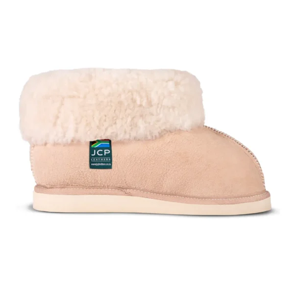 Side view of the Karoo Premium sheepskin slipper, featuring a plush wool collar, soft suede finish, and a sturdy light sole.